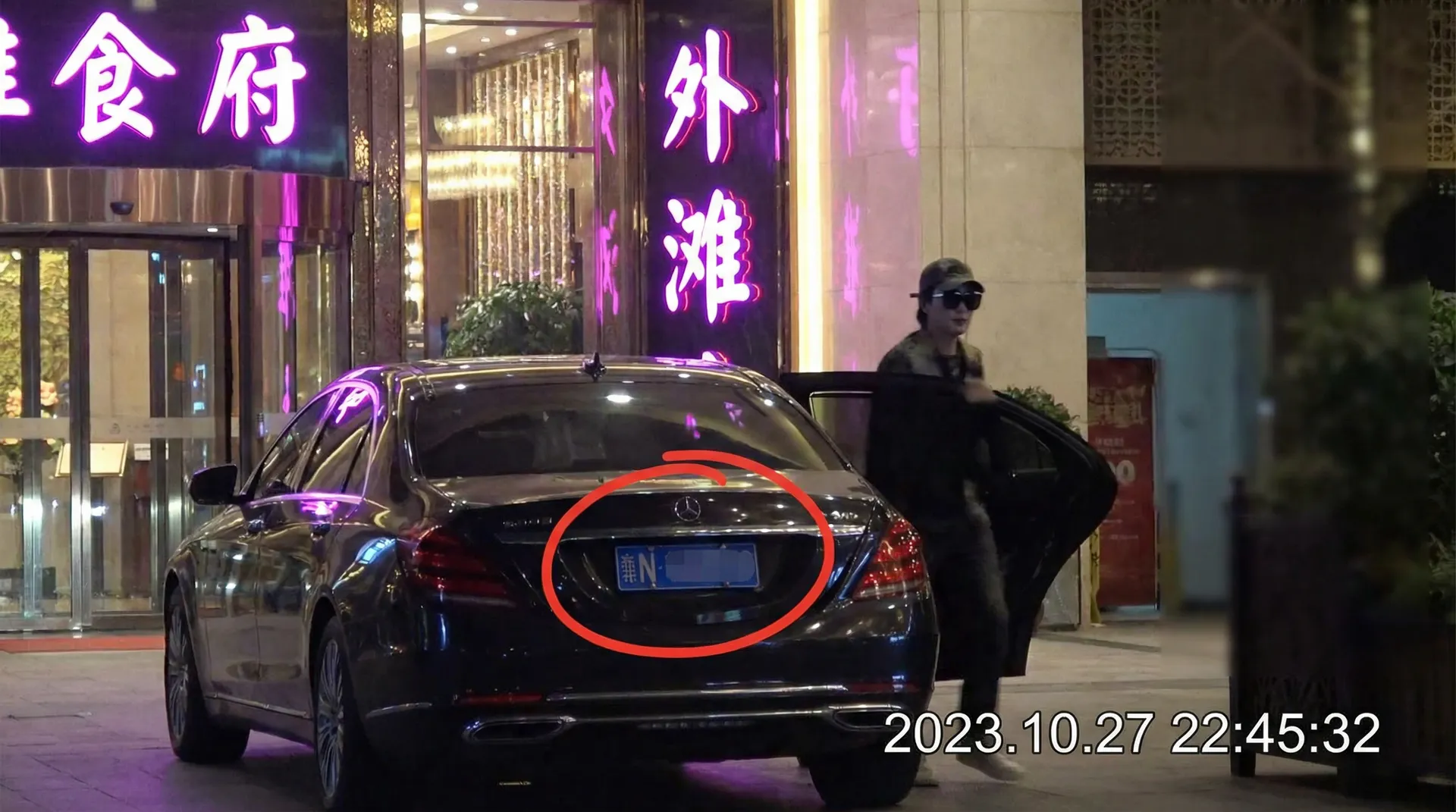 贝博体育官网网站 - 豪车餐厅外偷拍